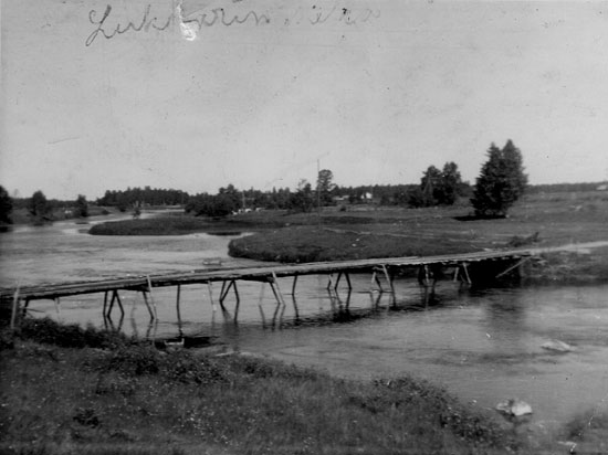 Näkymä Alatyppön sillalle Lukkarin talon kartanolta 1961